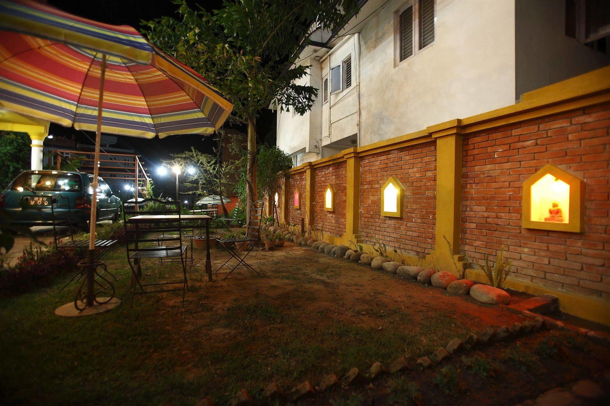 Royal Astoria Hotel Katmandou Extérieur photo